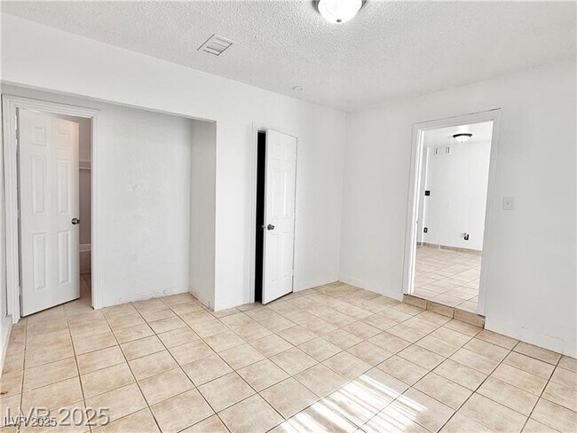 Building Photo - 3209 El Morro Ave