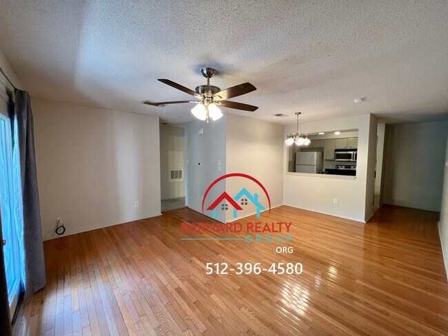 Foto del edificio - 402 N Fredericksburg St