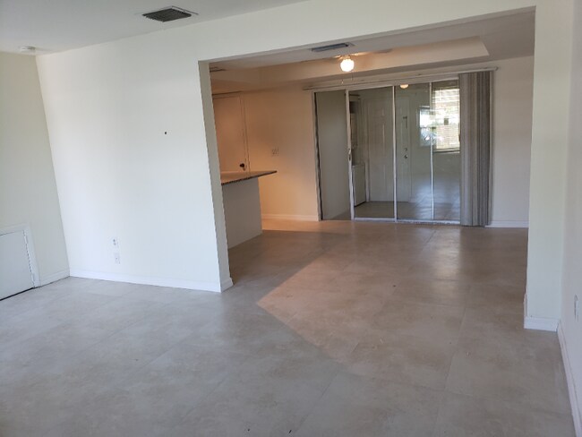 Foto del edificio - 4924 Hawaii Blvd