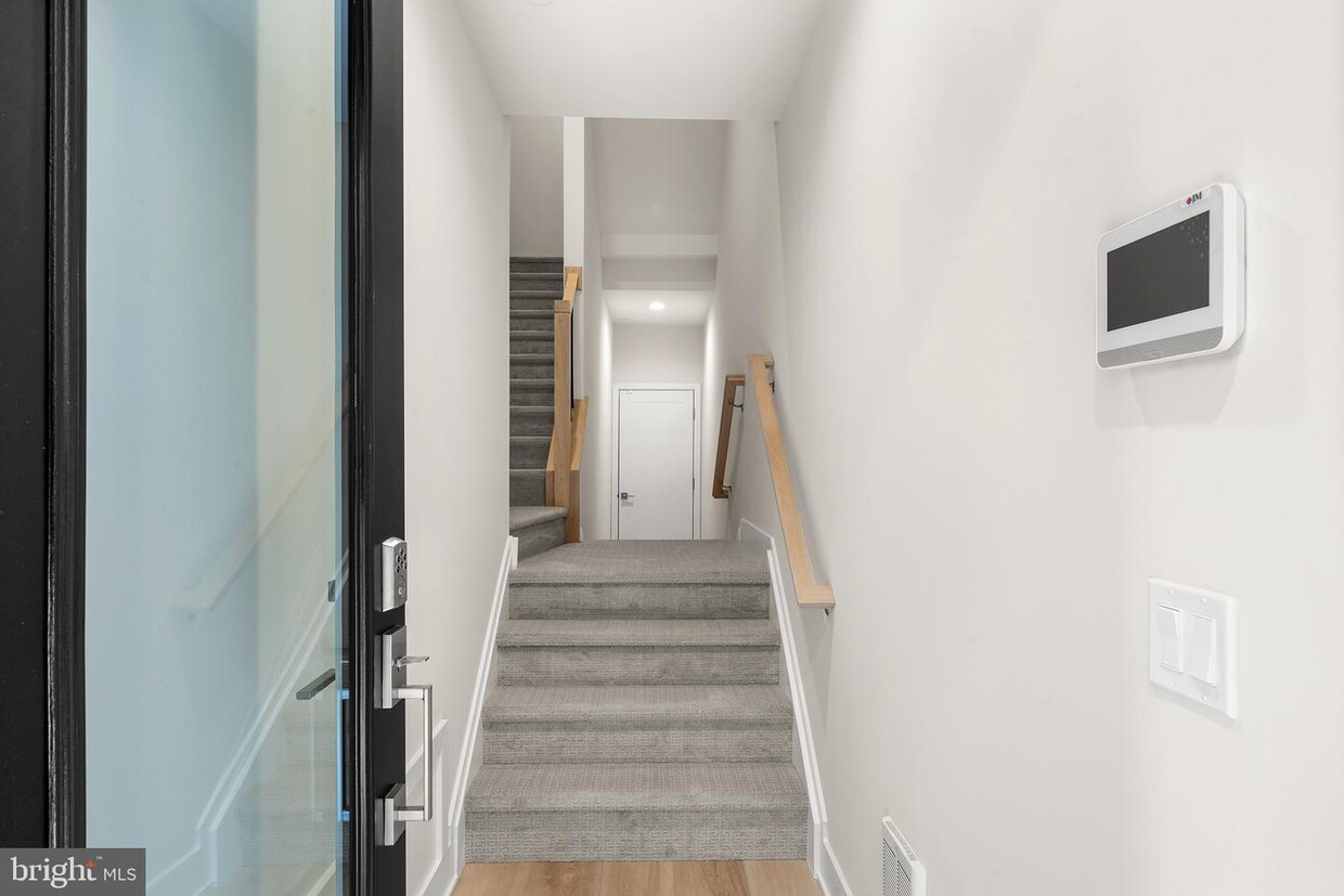 Foto principal - 3000 Cityview Walk