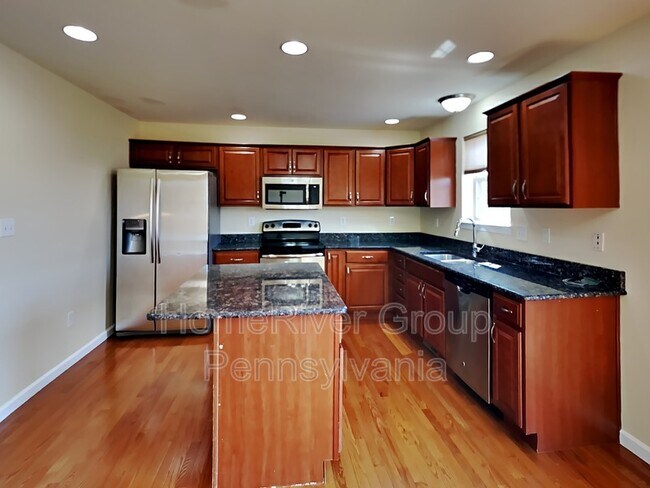 Building Photo - 6421 Creekbend Dr