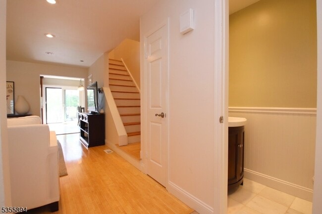 Foto del edificio - 829 Poplar Ct