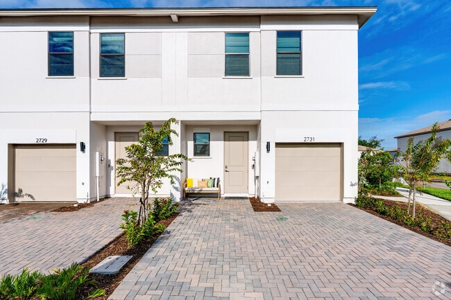 Entrada - Havens at Hickory Tree | Townhome Apartments