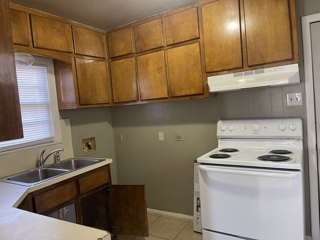 Building Photo - 2103 Beverly St