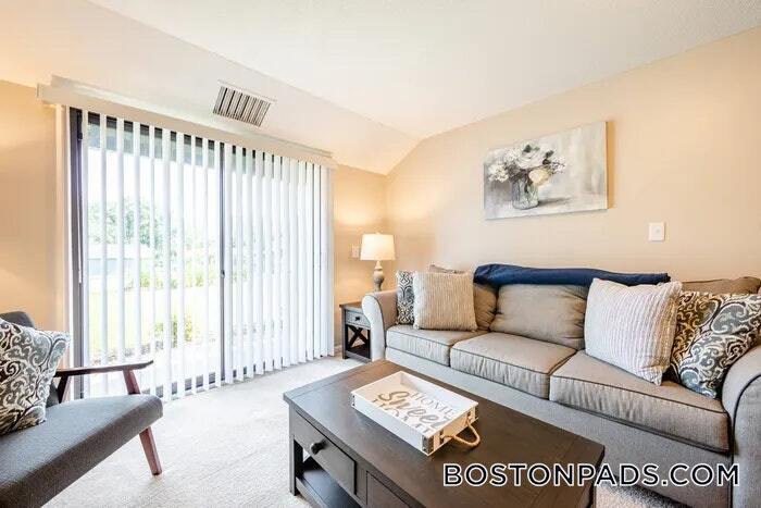 Foto principal - 28 Forest Acres Dr