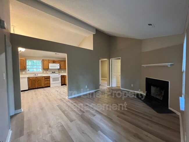 Photo - 1228 Woodland Dr House