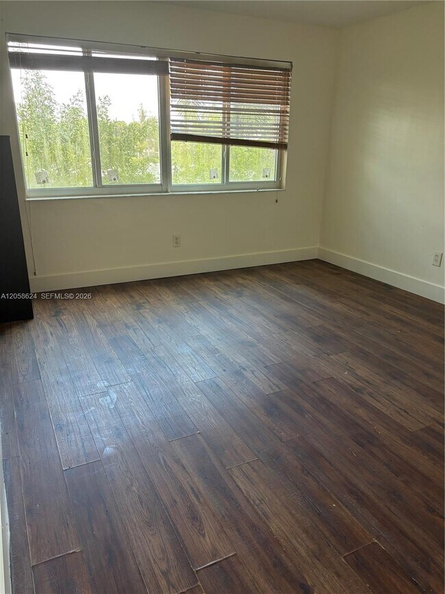 Building Photo - 14850 Naranja Lakes Blvd