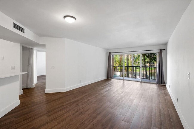 Foto del edificio - 8851 Wiles Rd