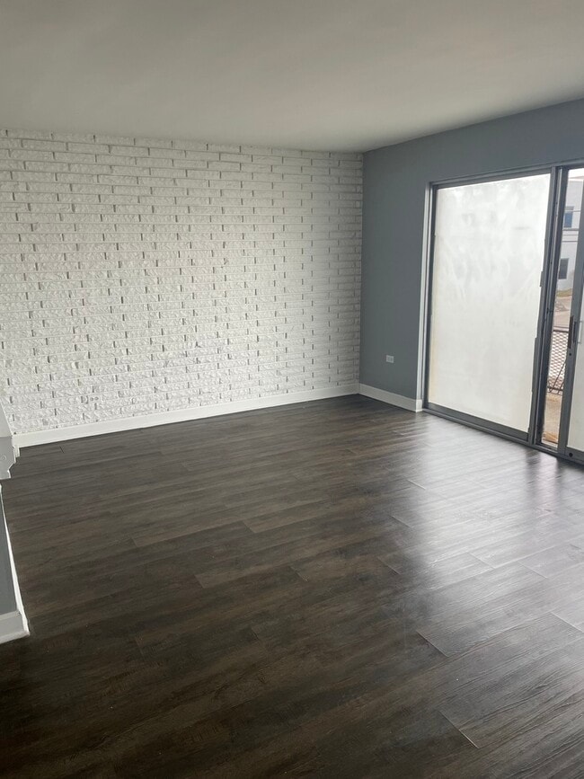 Building Photo - 9517 Mansfield Ave