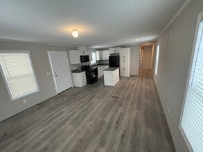 Building Photo - 8925 Beechwood Dr