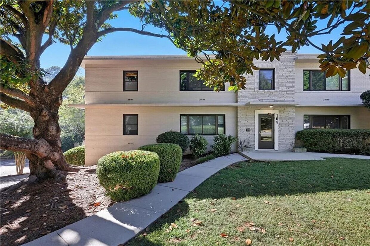 Foto principal - 104 Ardmore Pl NW