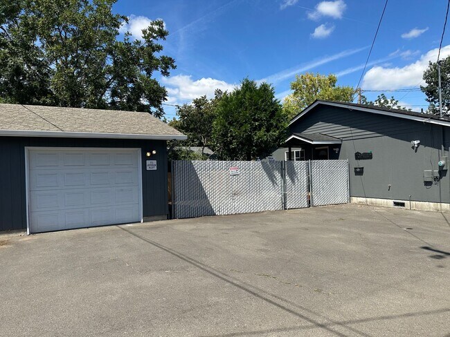 Foto del edificio - Beautifully updated 3 bedroom, 1 bath house in Eugene!
