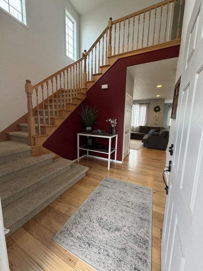 Building Photo - 7396 Pineview St NE