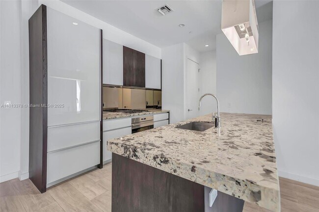 Foto del edificio - 2831 S Bayshore Dr
