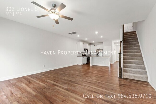 Building Photo - 302 Lionel St