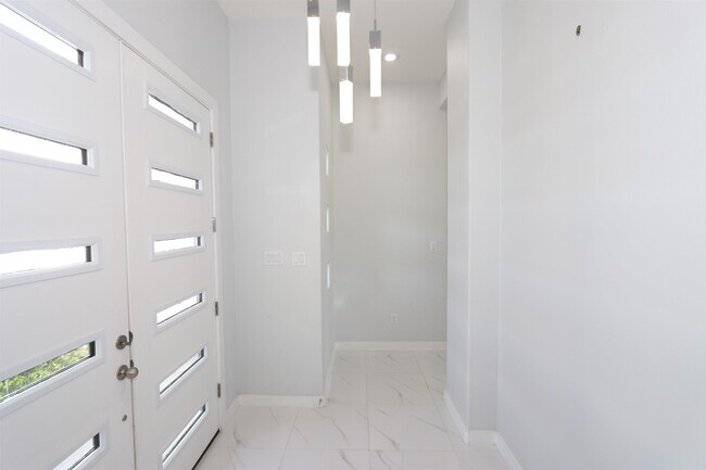 Foto del edificio - 7311 Thomas Harris Dr