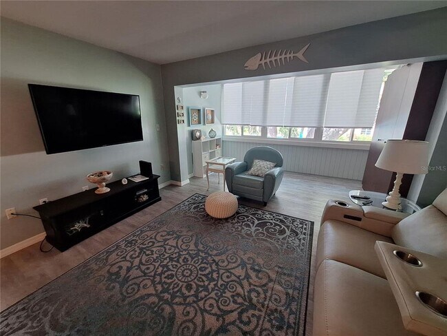 Foto del edificio - 2437 Harbor Blvd