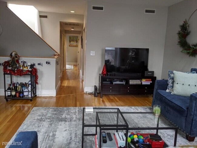 Building Photo - 1 br, 1 bath Apartment - 285 Newbury St