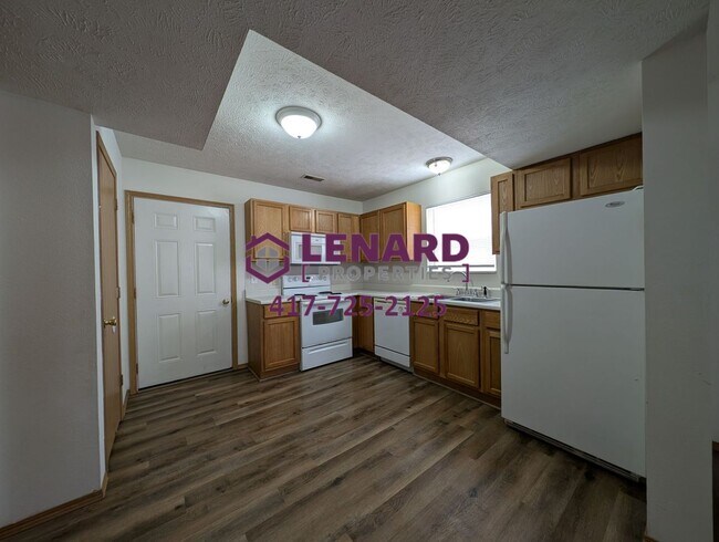 Building Photo - 5791/3/5/7 N Orange Ln