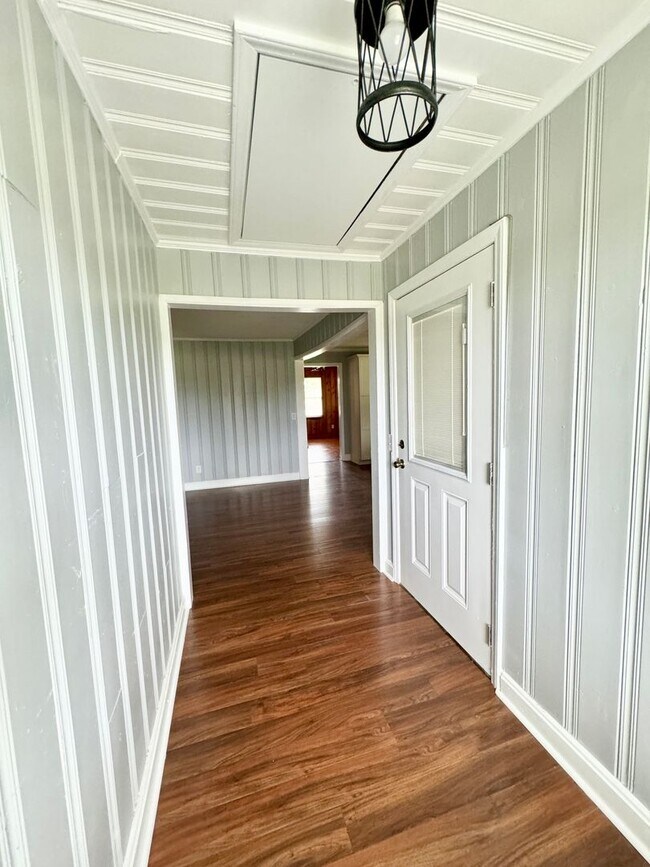 Foto del edificio - Move in ready! Fully Renovated with attent...