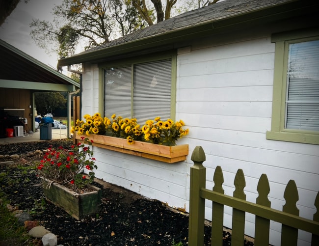 Building Photo - 657 Madrone Ave