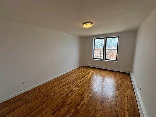 Foto del edificio - 2 bedroom in Bronx NY 10465