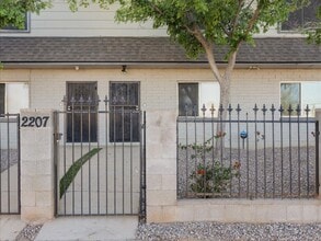 Building Photo - 2207 N 9th Ave