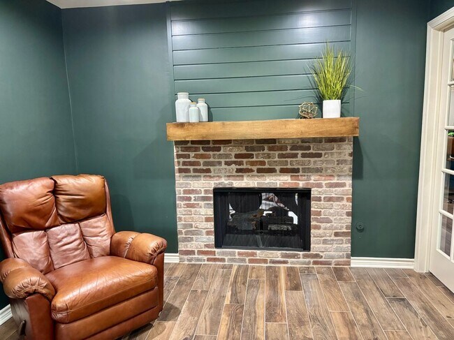 Foto del edificio - 5503 Loch Lomond Dr