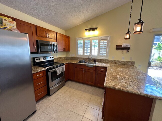 Foto del edificio - 2 Bed Upgraded Home, Solar, end of street ...
