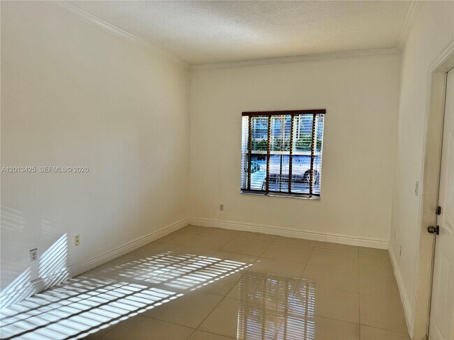 Building Photo - 4933 N Harbor Isles Dr