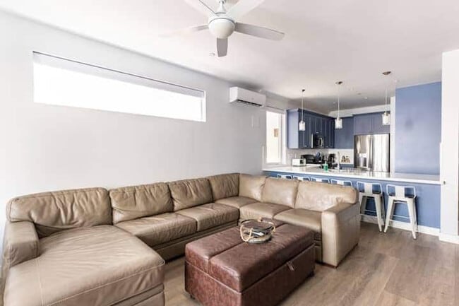 Building Photo - 717-21 Island Ct