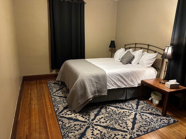 Comfortable queen size bed with blackout curtains and blinds - 2533 Valley View Ct