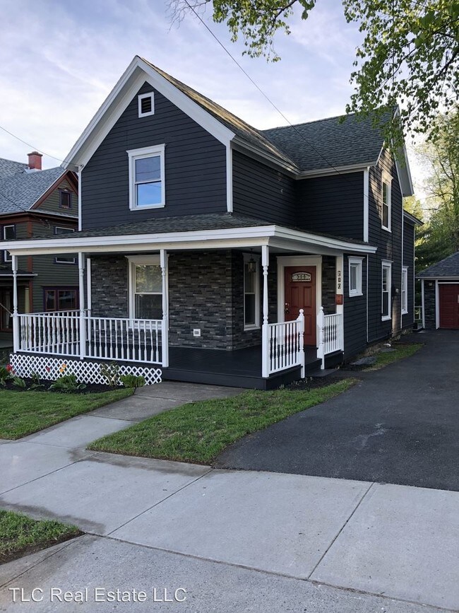 Building Photo - 3 br, 1.5 bath House - 210 S. James St