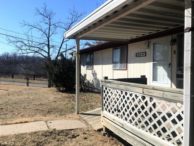 Foto del edificio - 3022 Farley Ave