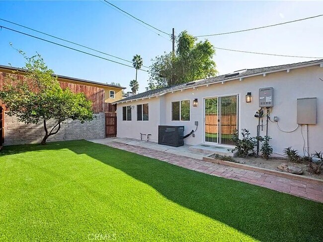 Foto del edificio - 5518 Simpson Ave