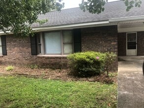 Building Photo - 121 Williamson St
