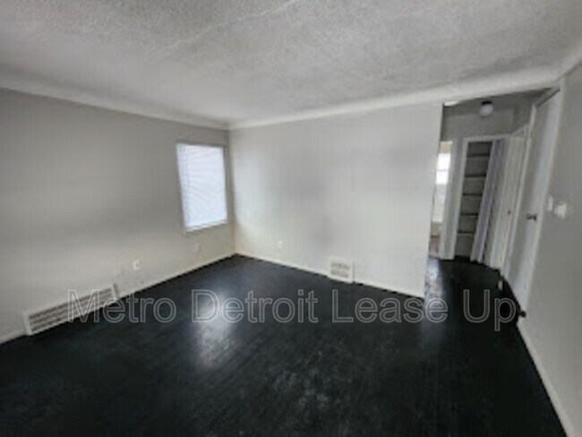 Foto del edificio - 12000 Plainview Ave