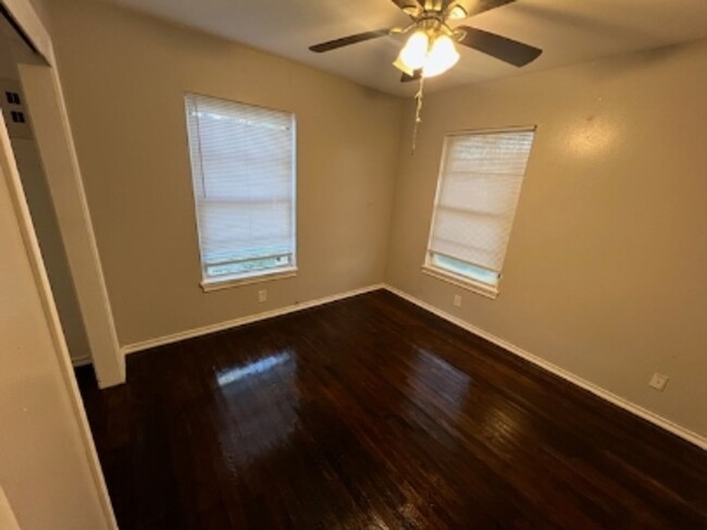 Foto del edificio - Gorgeous Refinished Hardwood Floors!! 3/1 ...