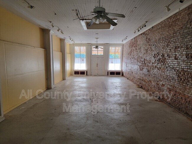 Foto del edificio - 114 NE 1st ST