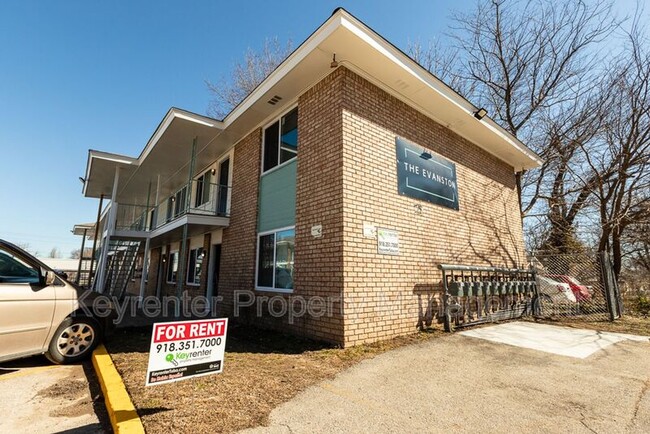 Building Photo - 1831 N College Ave