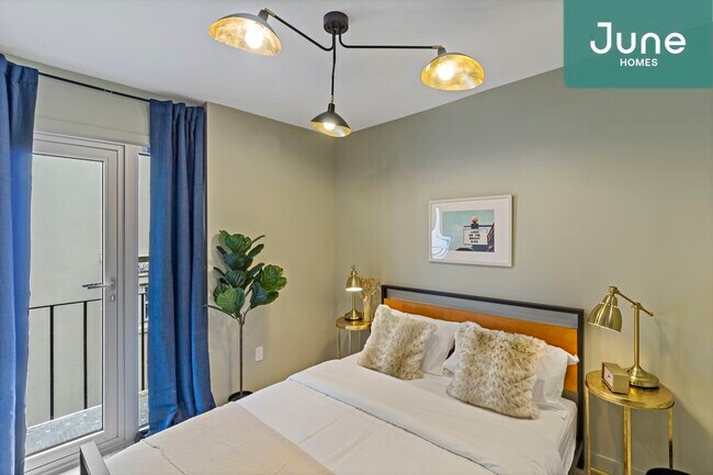 Foto del edificio - Queen room in 5-bed/3.5-bath Home