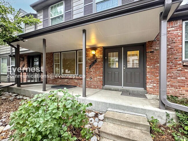Foto del edificio - 7105 E Briarwood Dr