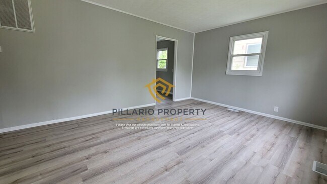Foto del edificio - Discover this beautifully renovated 3-bedroom, 1-bathroom gem.