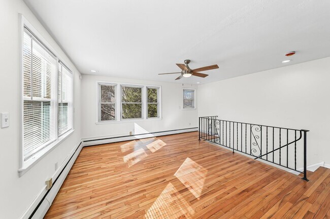 Foto del edificio - 709 Morgan Ave