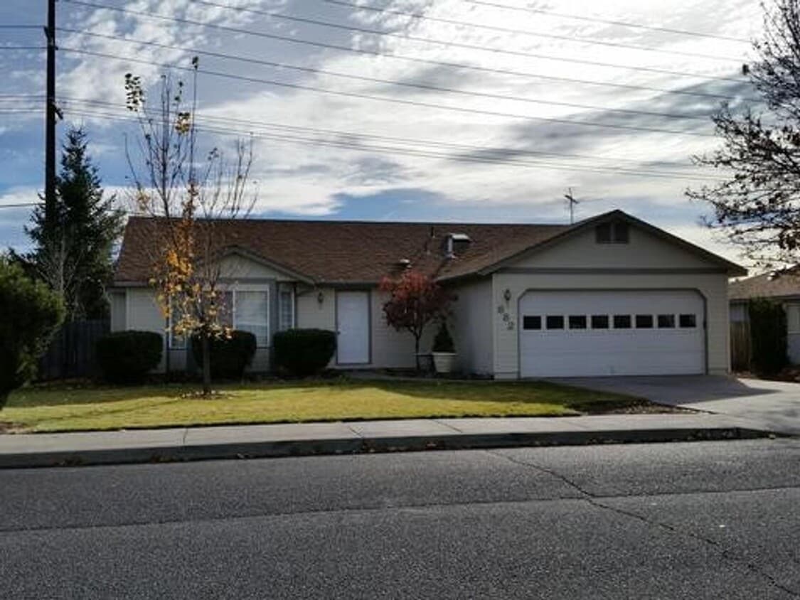 Primary Photo - 3 Bed/2 Bath Single Level Home in NE Bend ...