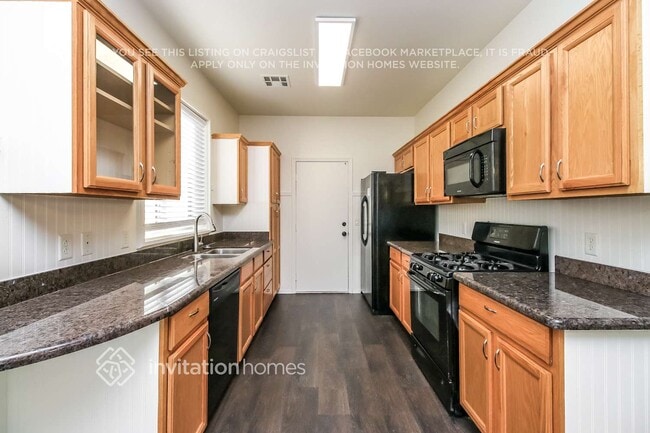 Building Photo - 8740 E Kiowa Ave