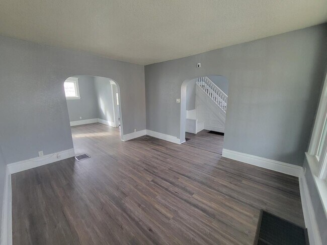 Building Photo - 1115 Maple Ave