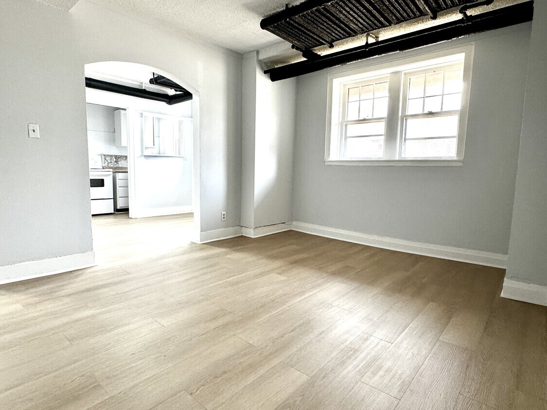 Photo principale - 36 Hanna St W