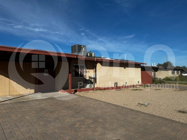 Building Photo - 1132 W Knox Pl