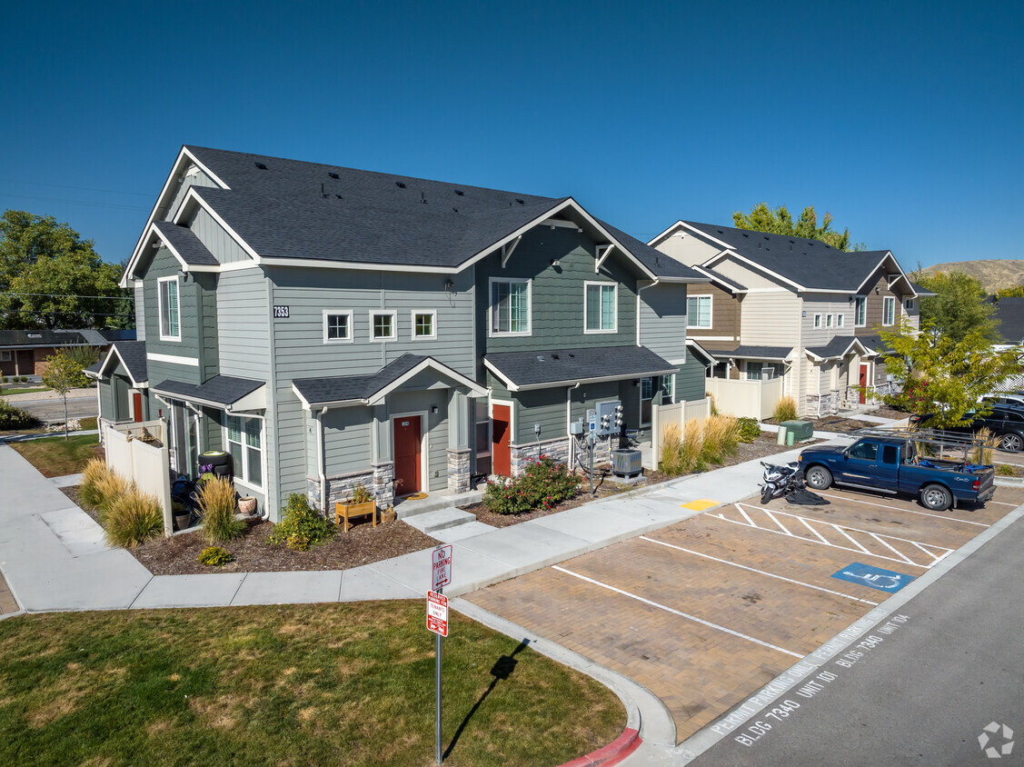 Primary Photo - Summerwinds Townhomes